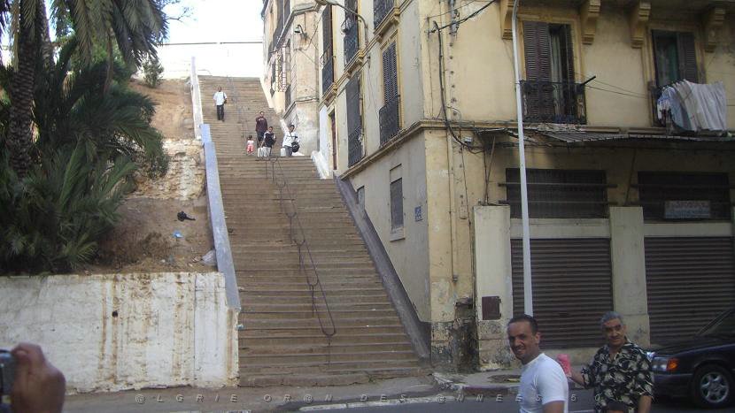 ORAN 2007 005 LES ESCALIERS.jpg